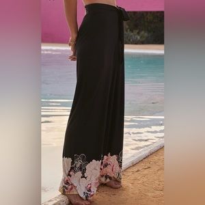 White House Black Market matte jersey belted wide leg pant, size small